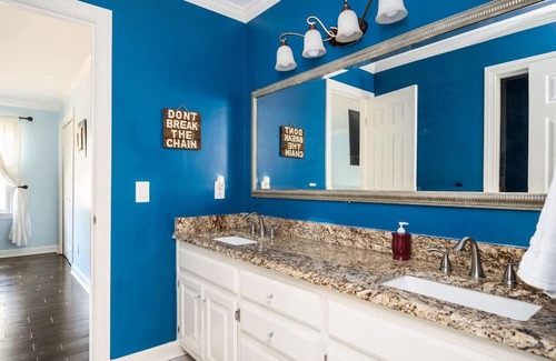 Roswell House | Roswell Luxury: 7BD 5.5BA 2LVG