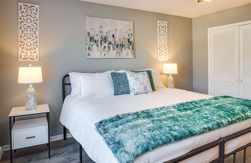Manchester Apartment | Pet-Friendly Manchester Apartment w/ Pool Access!