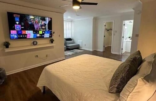 Rex House | House close to the airport !