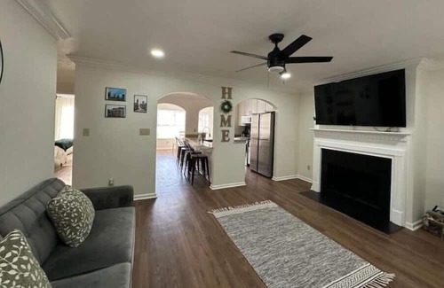 Rex House | House close to the airport !