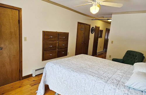 Franklin House | 2 Bedroom Cozy Sanctuary in Vermont's Countryside with Gorgeous Ponds