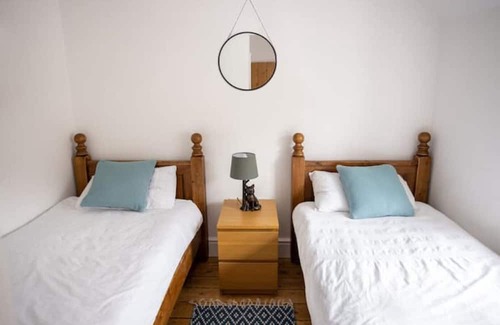 Snowdonia National Park Cottage | Fabulous hot tub cottage with Snowdon views!