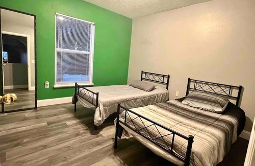 Orlando House | 4 Bd: 7miles to MCO. Near Parks, UCF, KSC, Beach