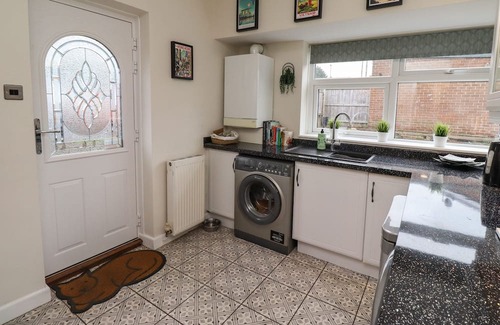South Shields Cottage | BASE CAMP, pet friendly, with a garden in South Shields