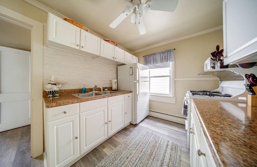 Erie Apartment | Cozy & Convenient Erie Apartment: 3 Mi to Beach!