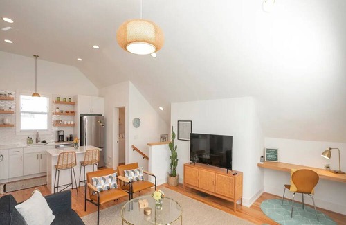 McFerrin Park Apartment | Chic East Nash Cottage Close to Downtown!
