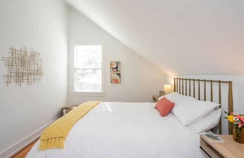 McFerrin Park Apartment | Chic East Nash Cottage Close to Downtown!