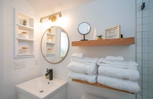 McFerrin Park Apartment | Chic East Nash Cottage Close to Downtown!