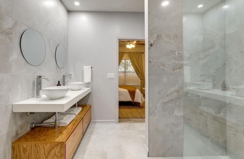 Buckhead Condo | Luxe Atlanta Condo w/ Patio ~ 7 Mi to Downtown!