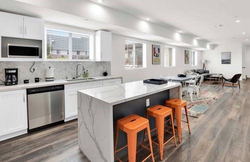 Historic Filipinotown House | LA Prime by AvantStay | Rooftop Deck Near Staples