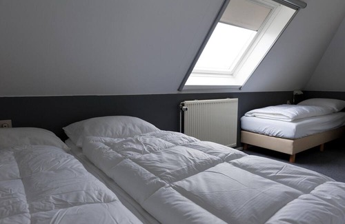 Eernewoude House | Family villa with sauna, spa and private sloop