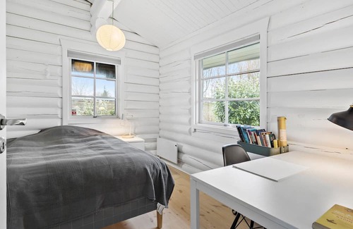 Dronningmolle House | Relax in this beautiful log cabin near the beach.