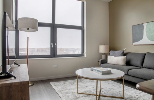 Logan Square Apartment | Amazing Logan Square 1BR w/ Pool, Lounge & Gym nr L, by Blueground