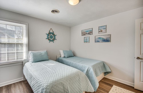 Chic's Beach Condo | Virginia Beach Condo: 2 Blocks to Ocean!