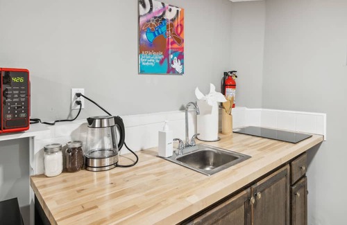 Elizabeth Apartment | Comfortable and Unique 1BED Apt in Elizabeth / Perfect location / 30min to NYC
