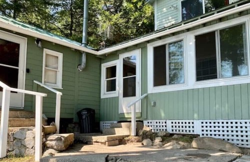 Kents Hill Cabin | Quaint & rustic 2-bedroom camp on Echo Laken