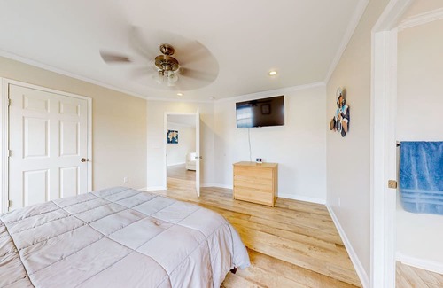 Dandridge House | Sunny dog-friendly home with a pool, balcony, smart TVs, washer/dryer, & AC