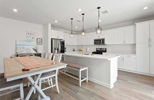 Rialto House | The Castle on Pinewood Ave #41514