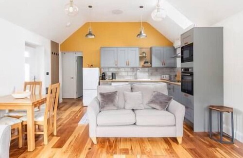 Chard House | Jasmin a perfect Somerset escape