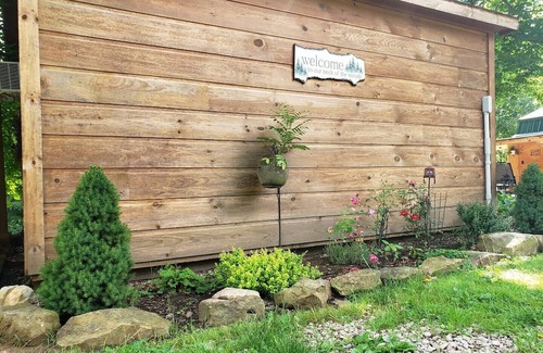 Blissfield Cabin | The Shanty: Lacy Rustic Vintage Sweet Cabin for 2