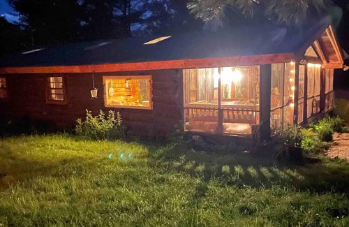 Phoenicia Cabin | The Highview, A Catskills Log Cabinnn