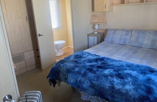 Clacton-on-Sea Ski Chalet | Lovely 2 Bed Chalet in Clacton-on-Sea