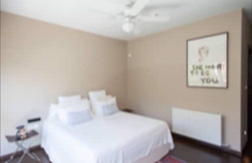Khalandrion Apartment | Art Collection apartment with garden