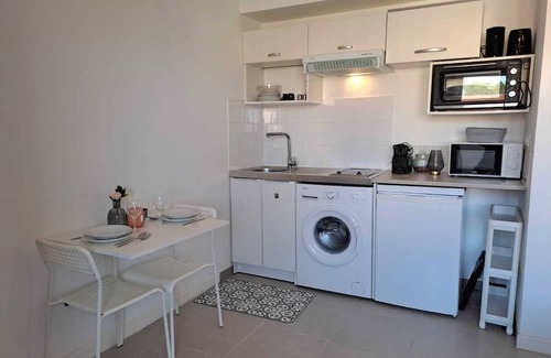 Mauguio Apartment | Very quiet studio with a beautiful terrace