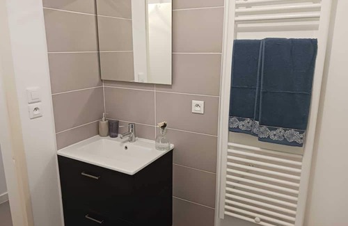 Mauguio Apartment | Very quiet studio with a beautiful terrace