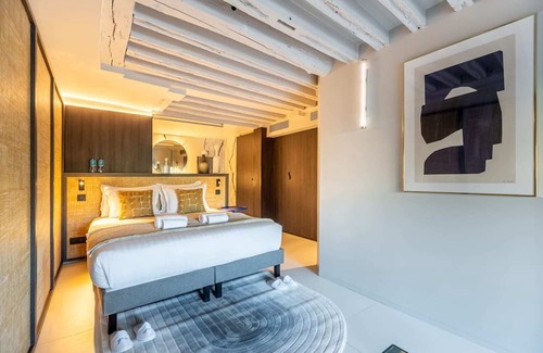 Les Iles Apartment | Quai Bourbon II - Three Bedroom Apartment, Sleeps 6