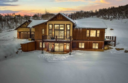 Clark Ski Chalet | 4bdrm 3 bath Ski in/out Chalet on Private Hill