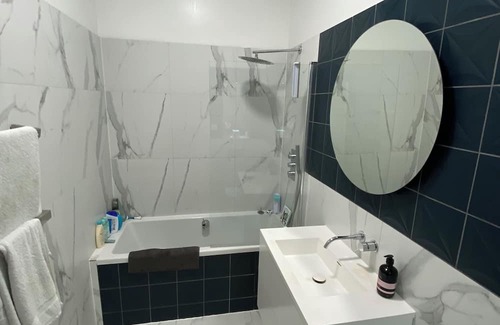 Dulwich Apartment | Striking & Modern 2BD Flat w/Garden - East Dulwich