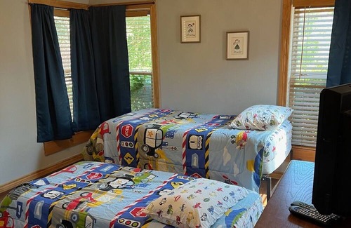 Denton House | Quiet neighborhood, free parking, security cameras, keypad entry.