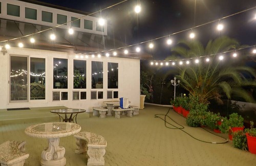 Orange House | Luxurious Villa 1 Bed + 1 Bth Stay