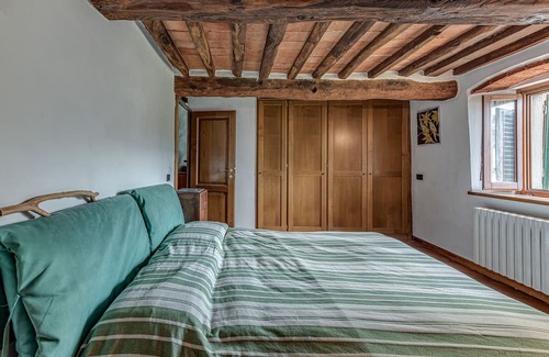Pistoia House | Holiday Home 'Casetta Rossa Di Forra Al Pitta' with Mountain View, Private Garden and Wi-Fi