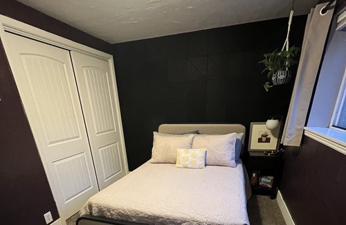 Lower Avenues Condo | Cozy Room in the SLC Avenues with Two Cats