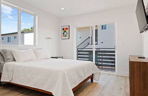 Vernon House | Home in Arts District w/ Parking