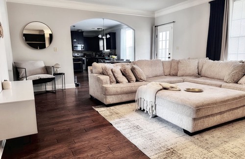 Gracewood House | NEW l Unique l Modern l Cozy