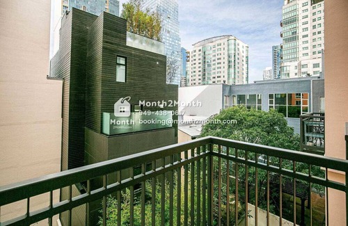 South Beach House | Luxe Urban Retreat on Lansing St #41904