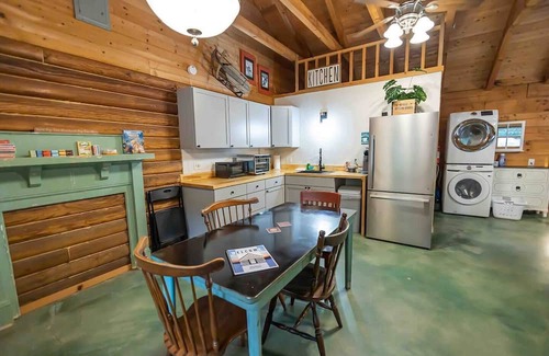 Checotah Apartment | Guest Suite with Hot Tub