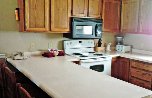 Powder Mountain Apartment | Powder Mountain Ski Resort- Ski in /Ski out. sleeps 7. 2/7-2/14/2025