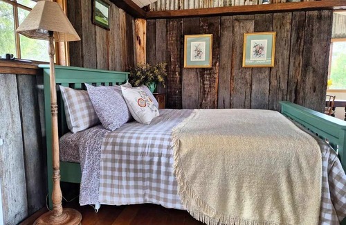 New Buildings Cabin | Immerse your self in the wild. In a secluded cabin on 100 acres of native forest