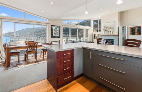 Frankton House | Lake Views on Yewlett