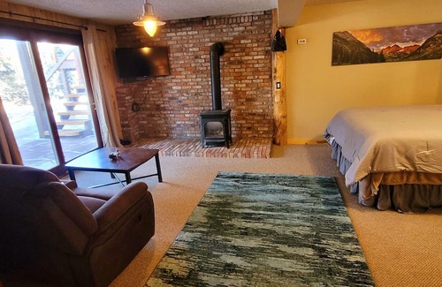 Pine Ski Chalet | Absynthe Chalet