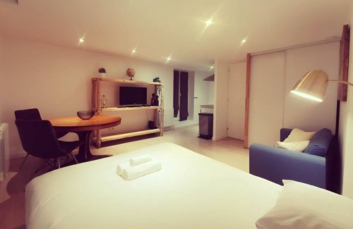 Centre Ville Apartment | Renovo Studio, Heart of Vienna