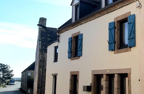 Poullan-sur-Mer House | Holiday house Poullan sur Mer for 2 - 6 persons with 3 bedrooms - Row house