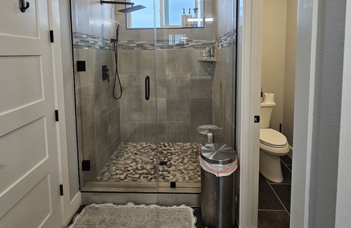 Point Venture Apartment | 3BR/2BA Upper-Level Retreat. Lakeview. Community beach access.