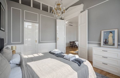 Csarnok negyed Apartment | 3 BR Classical Apartment With a Modern Touch
