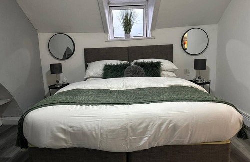 Newport Apartment | Studio Flat in Newport - Close to City Centre
