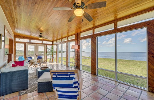 Spring Hill Cottage | Gulf Front Spring Hill Getaway w/Grill & Dock!